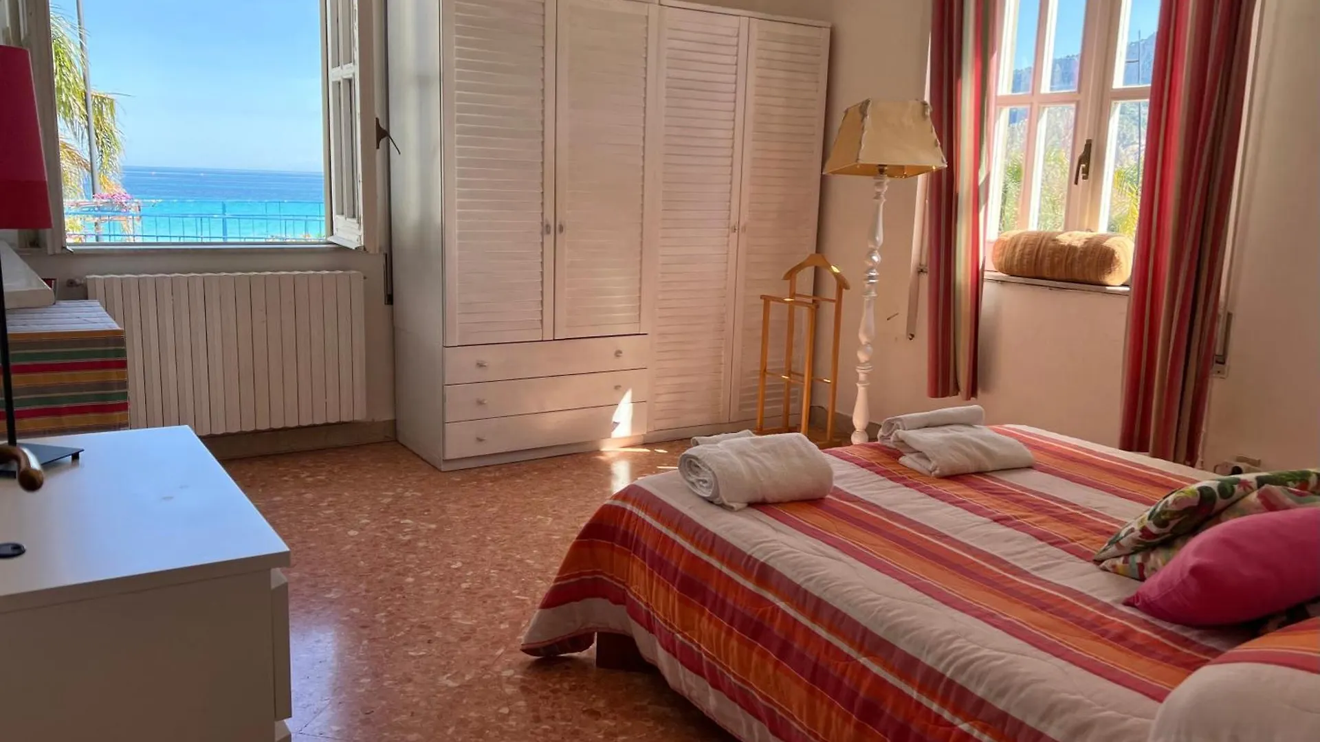 A Casa Di Vale, Relax In Front Of Mondello Beach Palermo Apartment